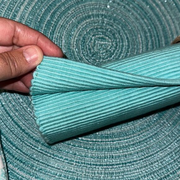 Set of Six Teal Ombre Round Weave Placemats, Table Runner, Mitts, Towels ++++ - Picture 14 of 16